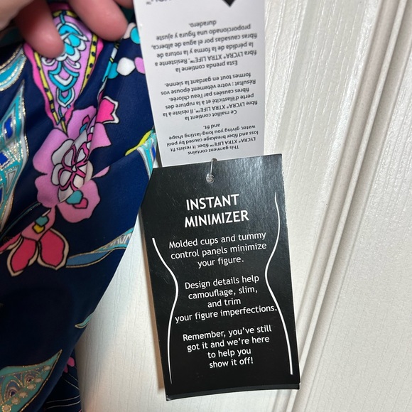 Lycra Women’s Blue Floral One Piece Swimsuit - NWT - Size 10 - Style MM2AW38 - Picture 3 of 8